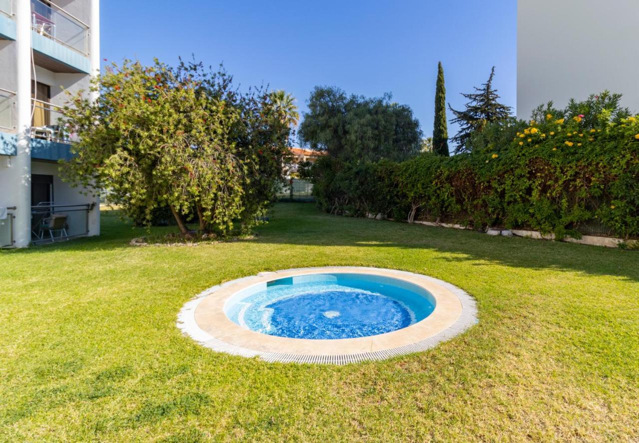 Zarco - Cosy Apartment In Vilamoura With A Balcony With View To The 2 Swimming Pools - Near The Beach & The Marina Quarteira Exterior photo